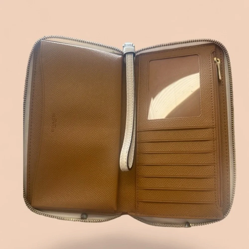 Coach elegant wristlet